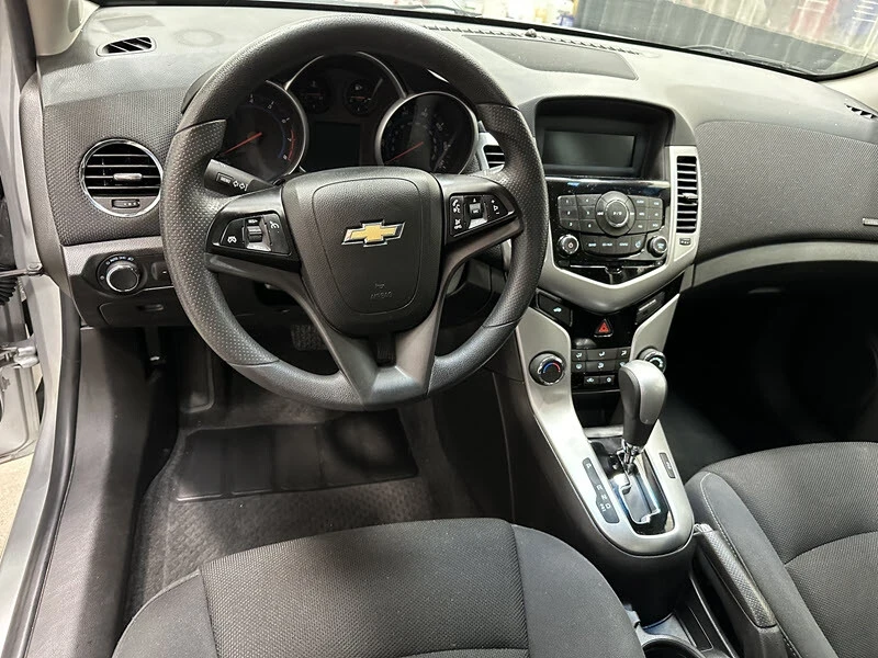 2015 Chevrolet Cruze - Image 8 of 12