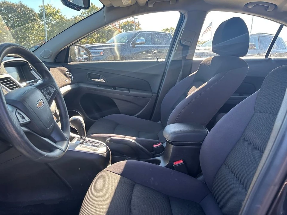 2015 Chevrolet Cruze - Image 2 of 12