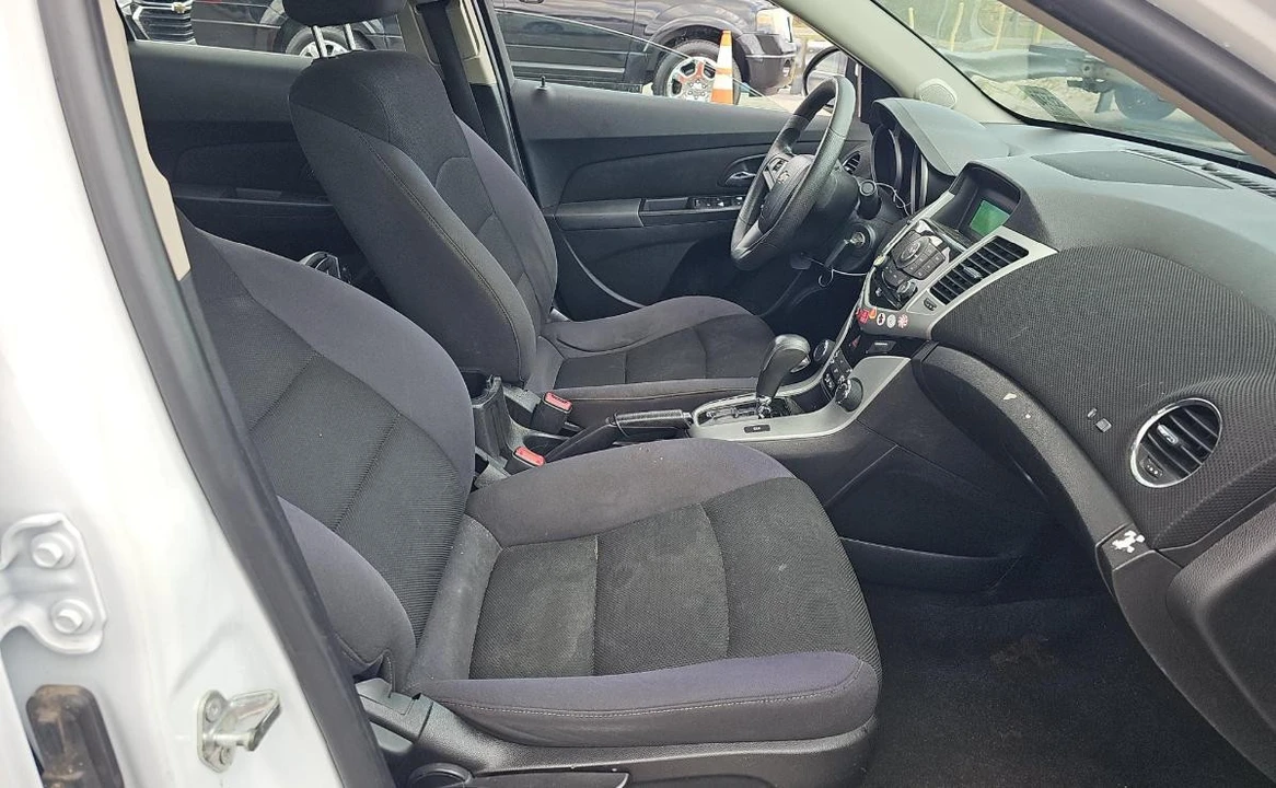 2015 Chevrolet Cruze - Image 8 of 11