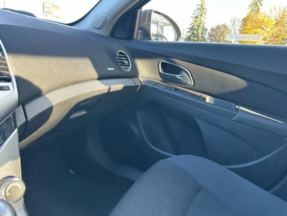2015 Chevrolet Cruze - Image 15 of 16