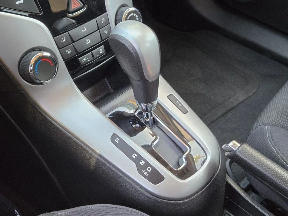 2015 Chevrolet Cruze - Image 16 of 18
