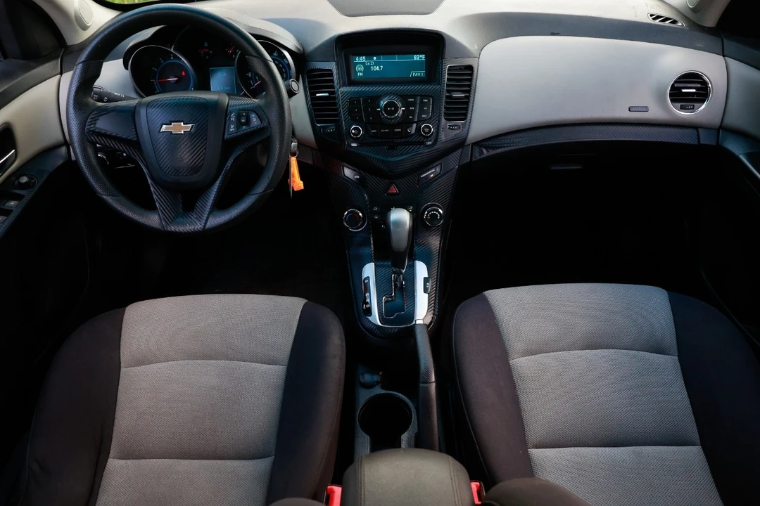 2015 Chevrolet Cruze - Image 2 of 12