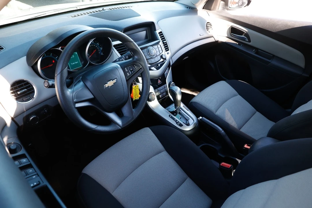 2015 Chevrolet Cruze - Image 4 of 12