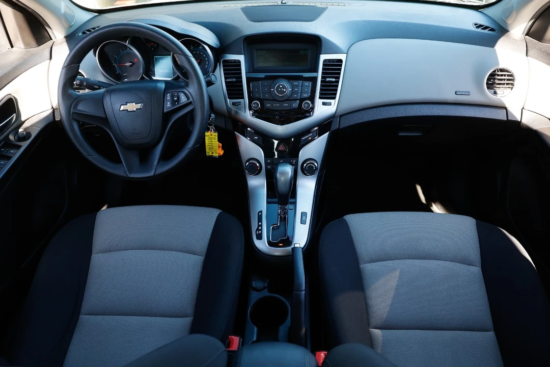 2015 Chevrolet Cruze - Image 2 of 12