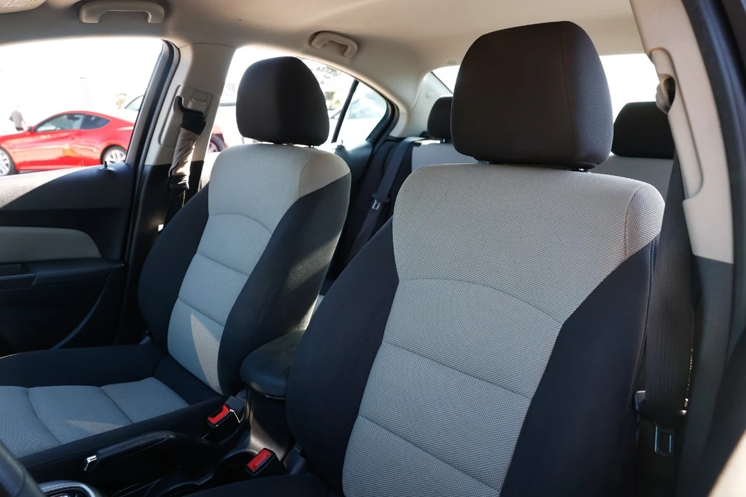 2015 Chevrolet Cruze - Image 6 of 12