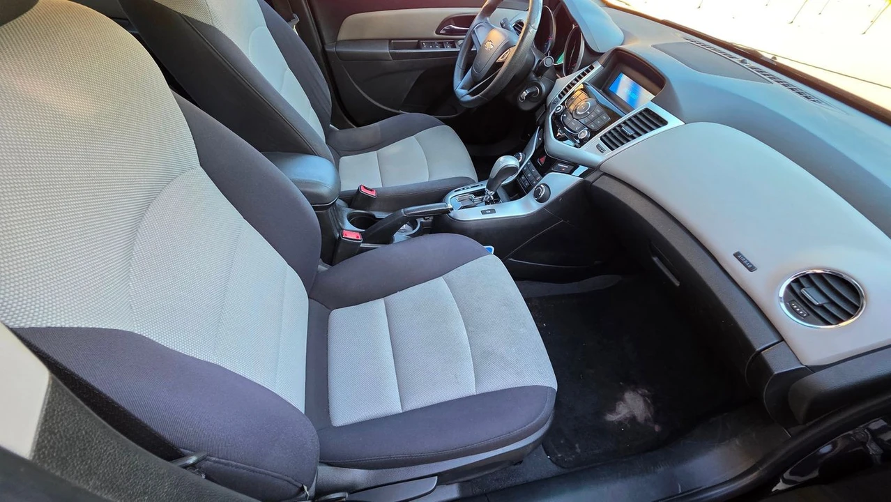 2015 Chevrolet Cruze - Image 15 of 21
