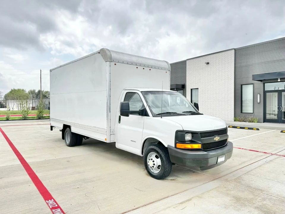 2015 Chevrolet Express - Image 3 of 8