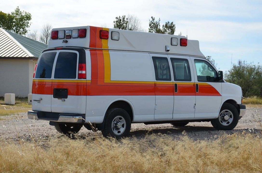 2015 Chevrolet Express - Image 2 of 21