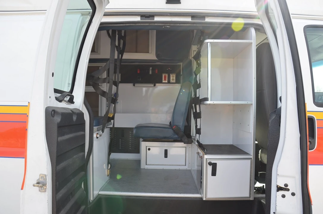 2015 Chevrolet Express - Image 7 of 21