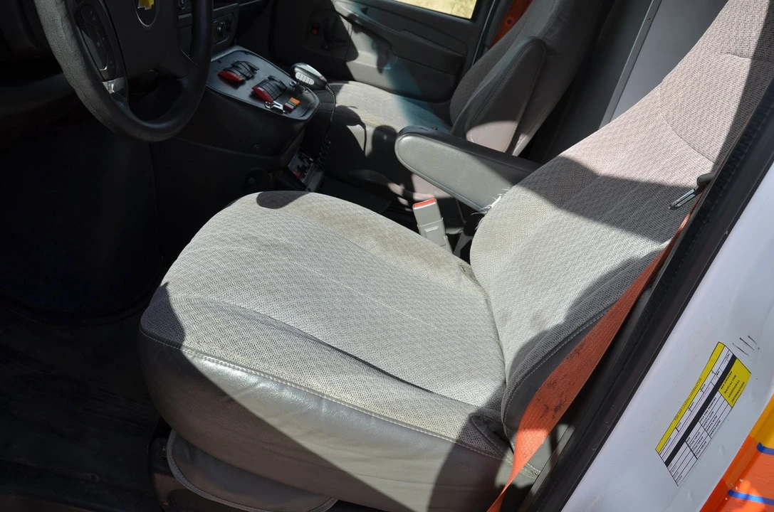 2015 Chevrolet Express - Image 14 of 21