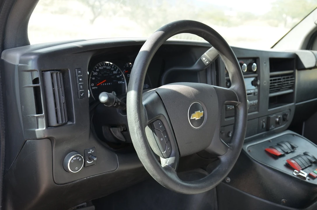 2015 Chevrolet Express - Image 13 of 21