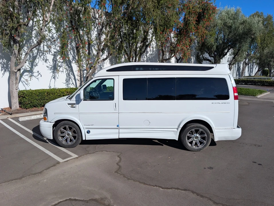 2015 Chevrolet Express - Image 7 of 24