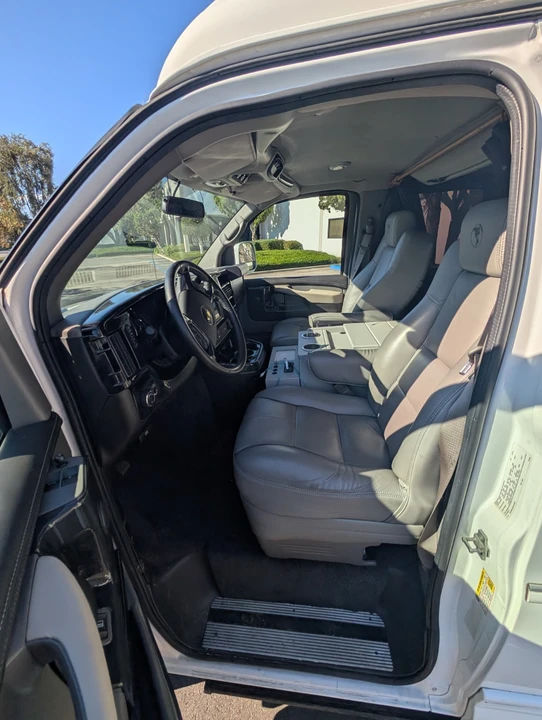2015 Chevrolet Express - Image 24 of 24