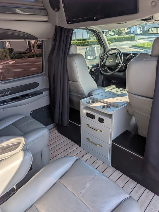 2015 Chevrolet Express - Image 19 of 24