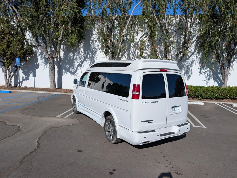 2015 Chevrolet Express - Image 6 of 24