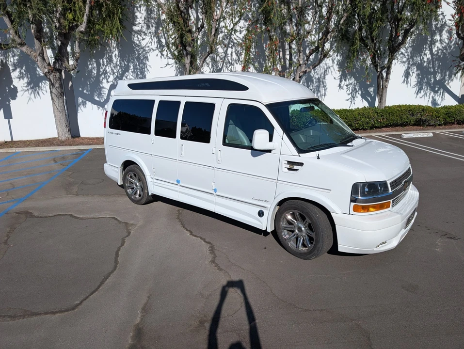 2015 Chevrolet Express - Image 13 of 24