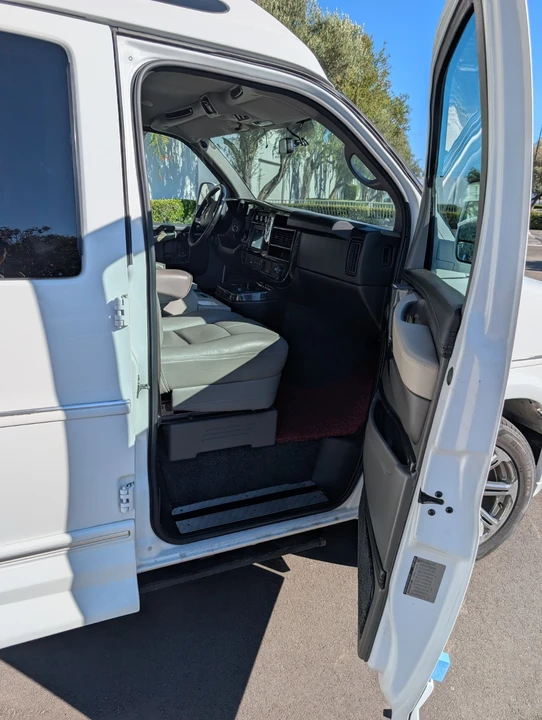 2015 Chevrolet Express - Image 20 of 24