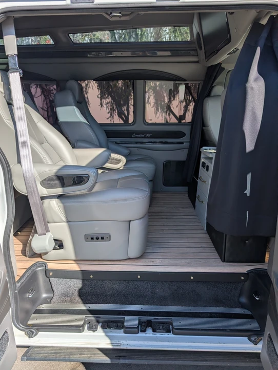 2015 Chevrolet Express - Image 17 of 24