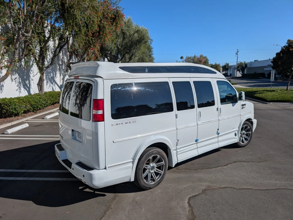 2015 Chevrolet Express - Image 8 of 24