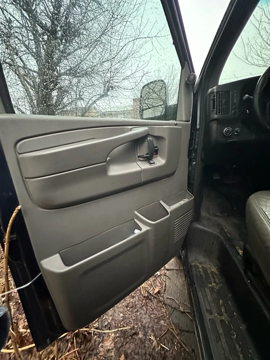 2015 Chevrolet Express - Image 12 of 16