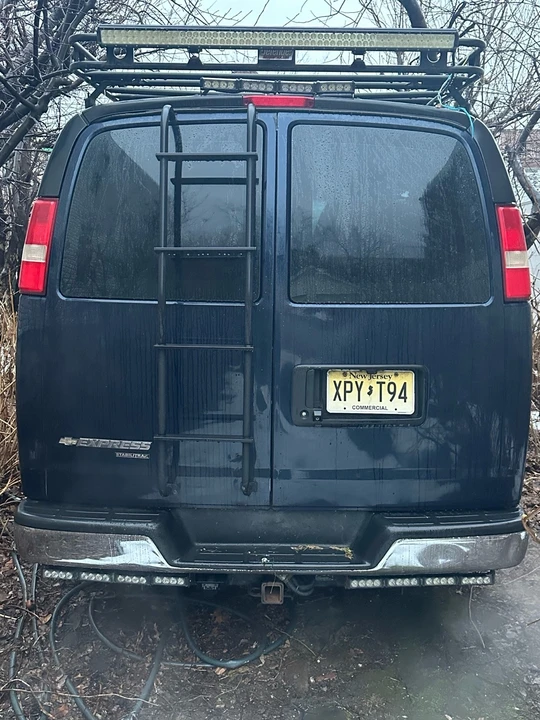 2015 Chevrolet Express - Image 11 of 16