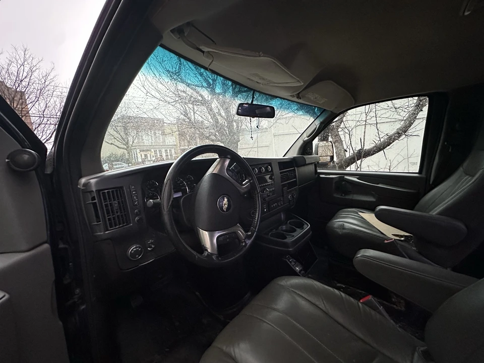2015 Chevrolet Express - Image 13 of 16
