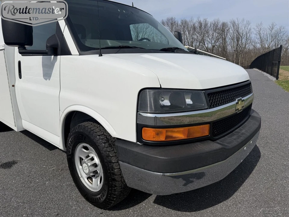 2015 Chevrolet Express - Image 11 of 12