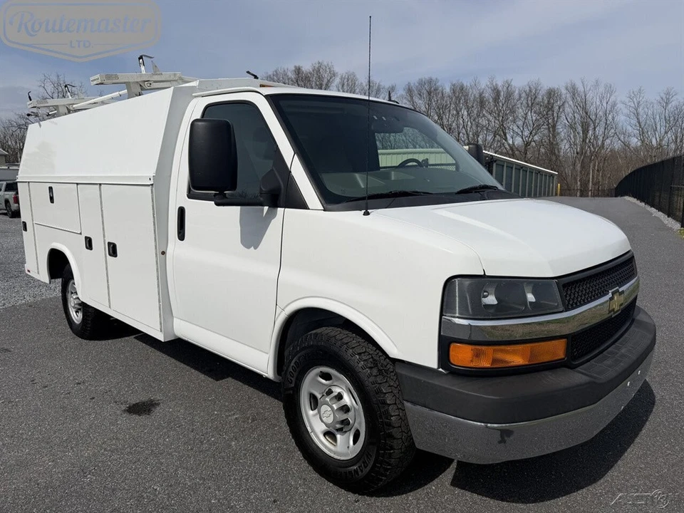 2015 Chevrolet Express - Image 10 of 12