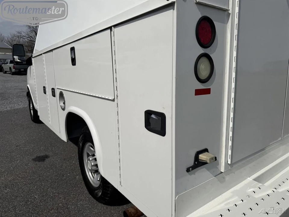 2015 Chevrolet Express - Image 9 of 12