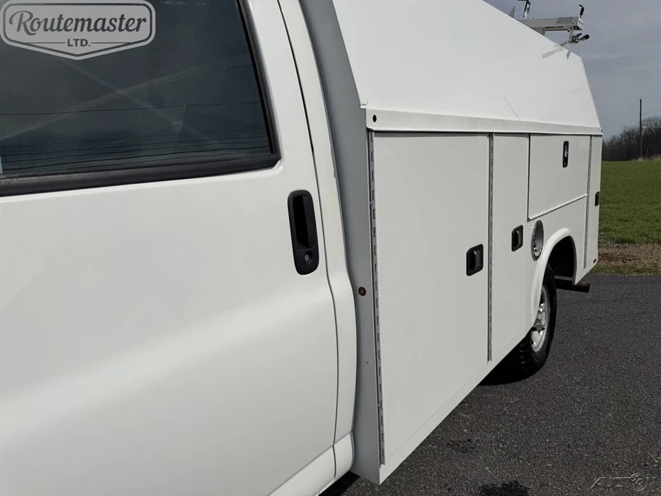 2015 Chevrolet Express - Image 5 of 12