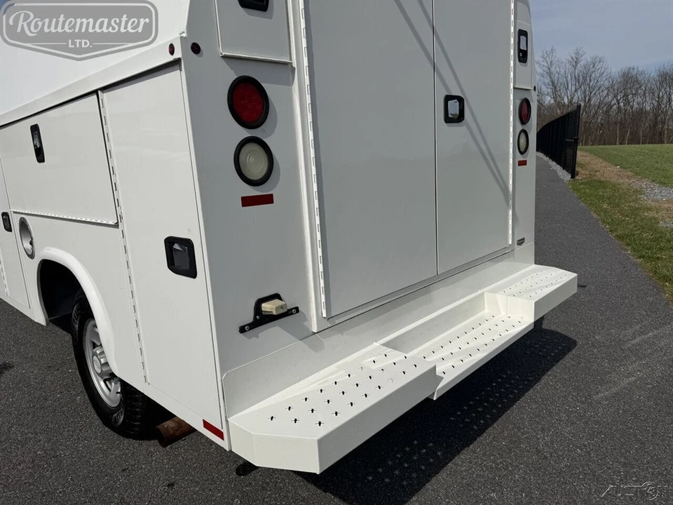 2015 Chevrolet Express - Image 8 of 12