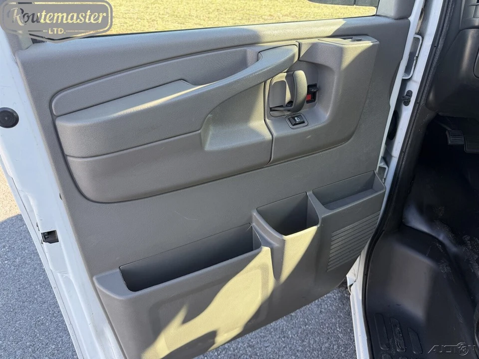 2015 Chevrolet Express - Image 11 of 12