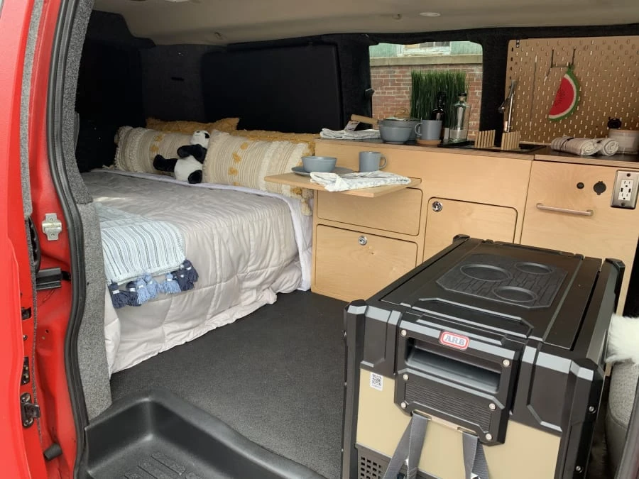 2015 Chevrolet Express - Image 11 of 21