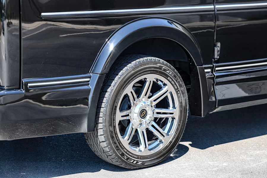 2015 Chevrolet Express - Image 15 of 31