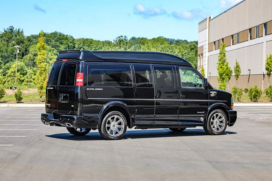 2015 Chevrolet Express - Image 13 of 31