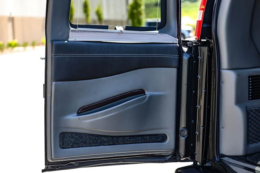 2015 Chevrolet Express - Image 29 of 31