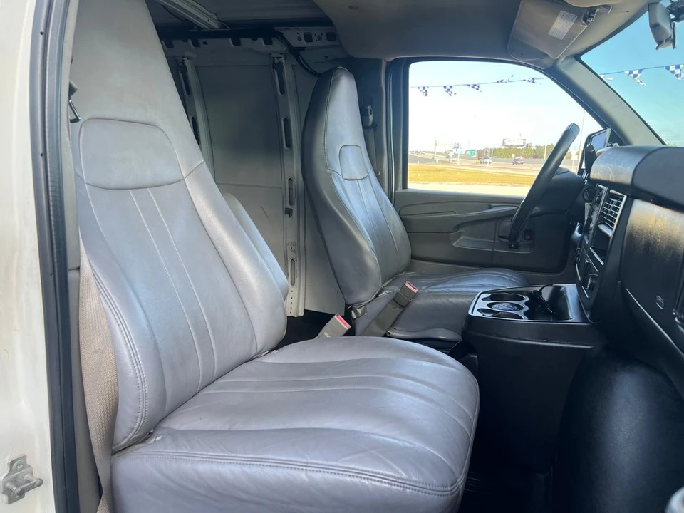 2015 Chevrolet Express - Image 14 of 21
