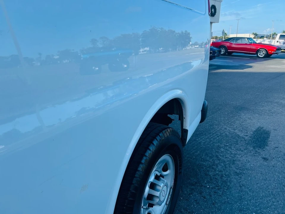 2015 Chevrolet Express - Image 18 of 21