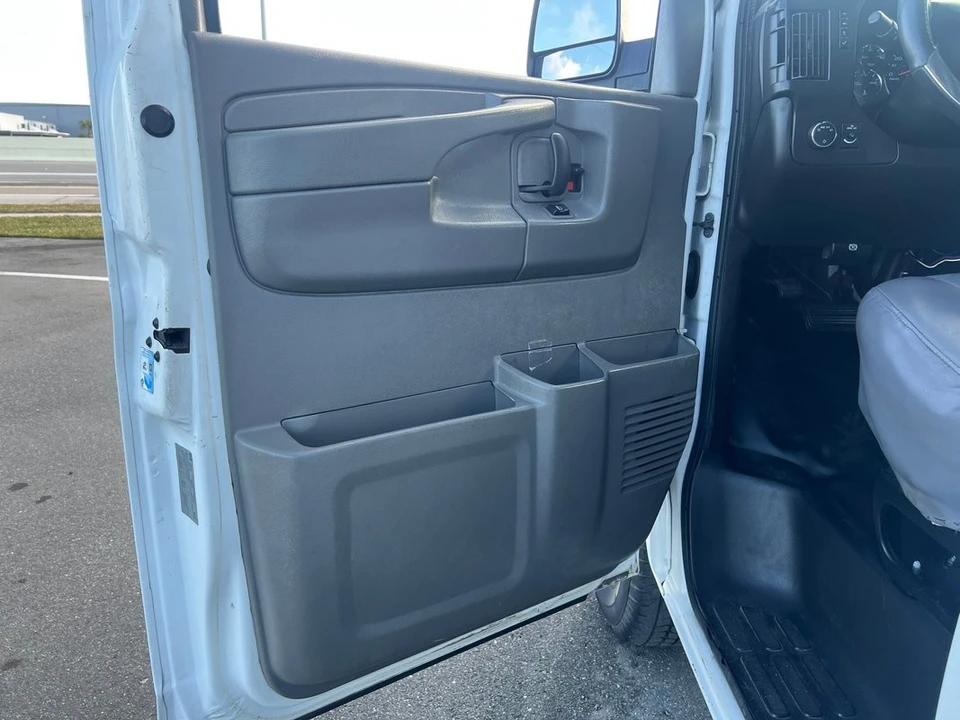2015 Chevrolet Express - Image 9 of 21