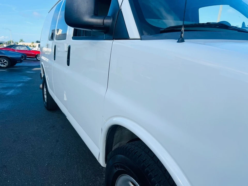 2015 Chevrolet Express - Image 19 of 21