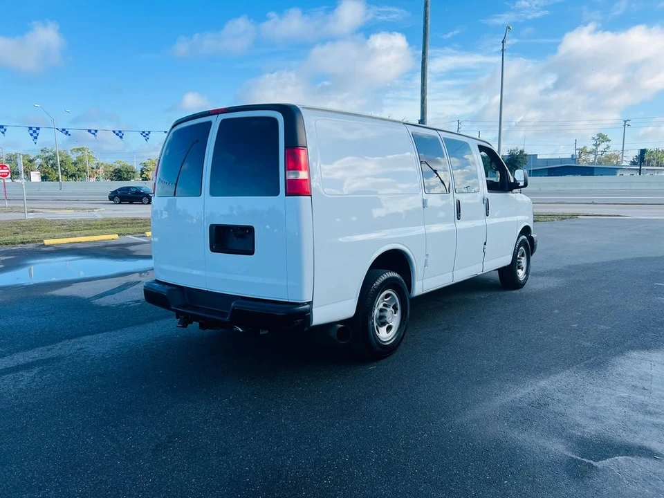 2015 Chevrolet Express - Image 5 of 21