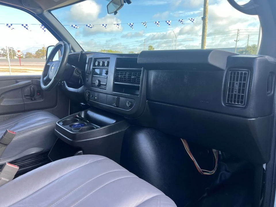 2015 Chevrolet Express - Image 12 of 21