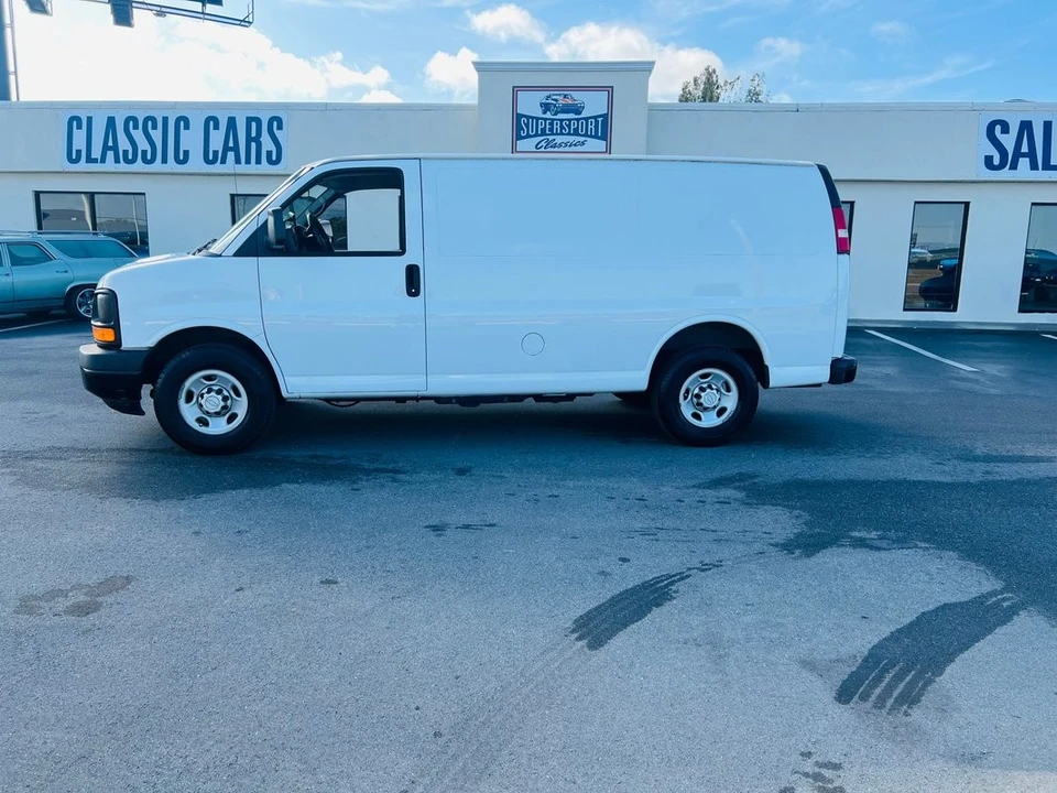 2015 Chevrolet Express - Image 2 of 21