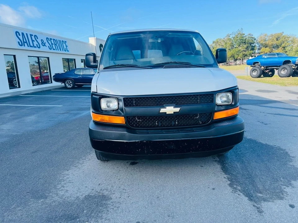 2015 Chevrolet Express - Image 8 of 21