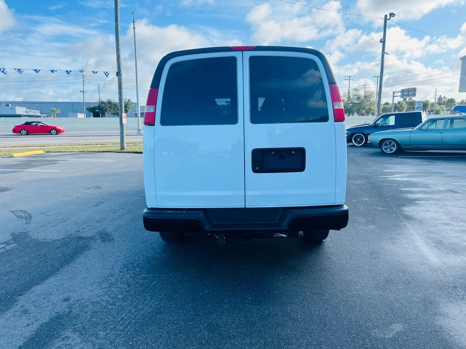 2015 Chevrolet Express - Image 4 of 21