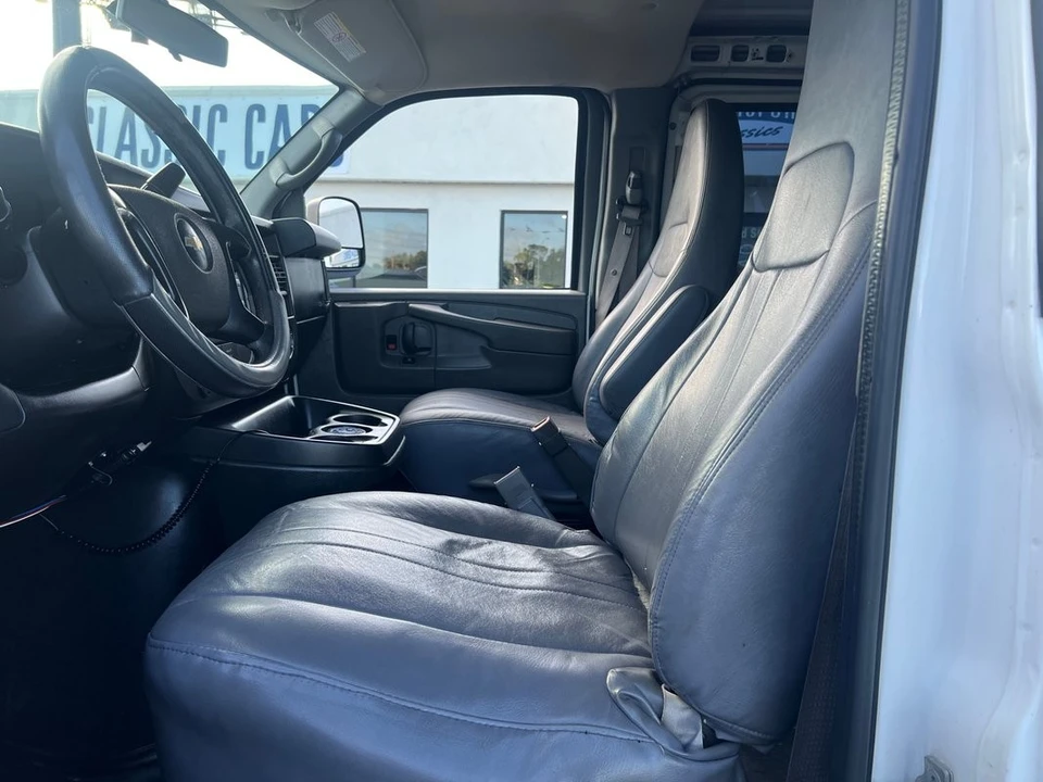 2015 Chevrolet Express - Image 11 of 21