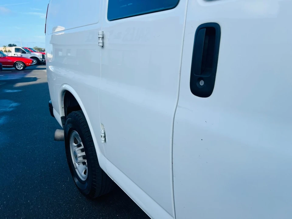 2015 Chevrolet Express - Image 20 of 21