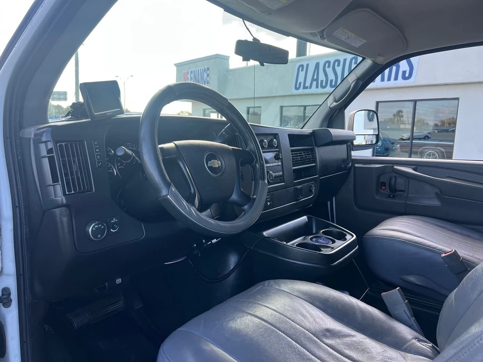 2015 Chevrolet Express - Image 10 of 21
