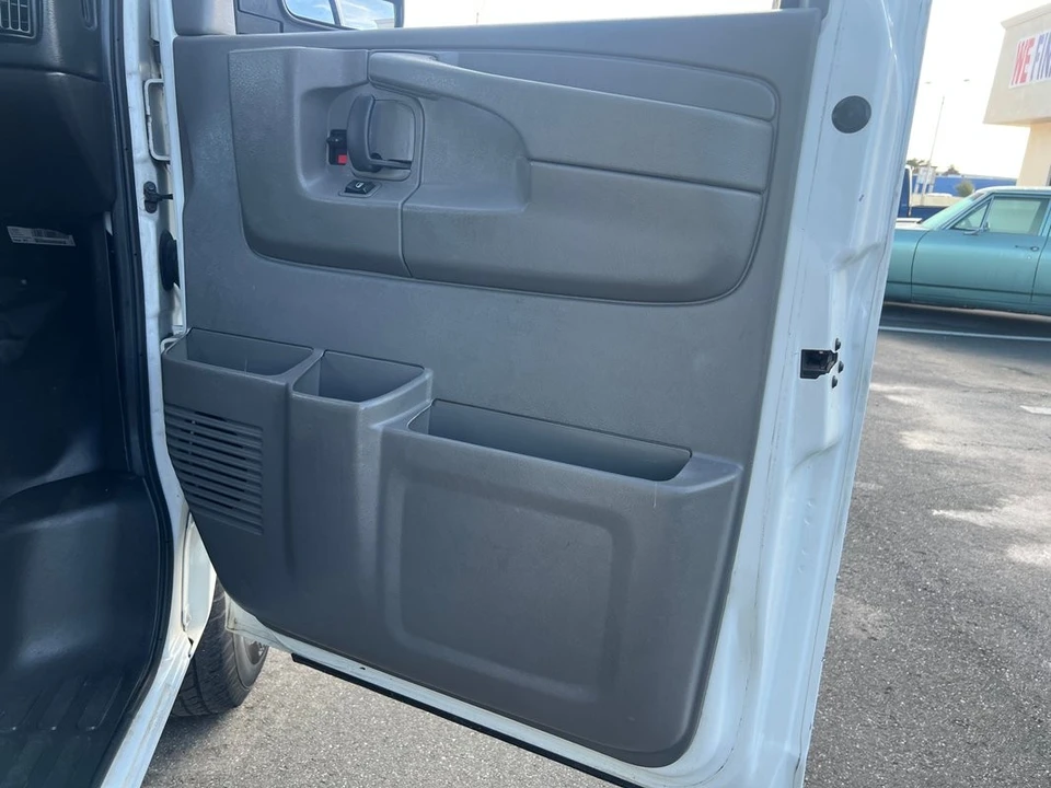 2015 Chevrolet Express - Image 13 of 21