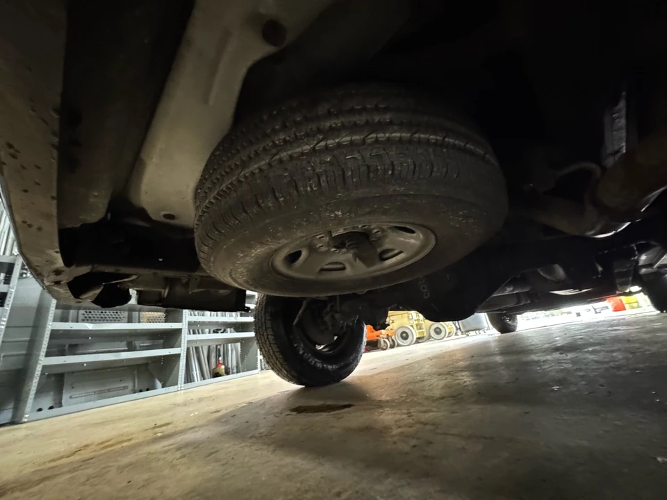 2015 Chevrolet Express - Image 17 of 19
